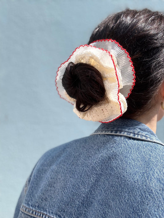 Cream & Red Frilly Scrunch